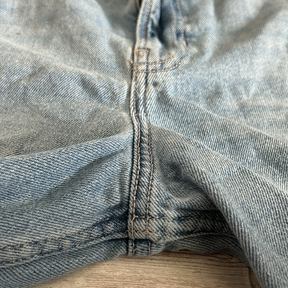 Hollister Ultra High Rise Vintage Straight Distressed Light Wash Jeans - Picture 7 of 13